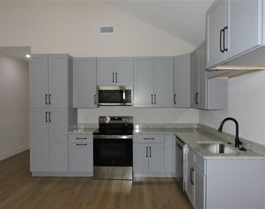 163 Lake Creek Drive - Photo Thumbnail 4