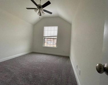 3016 Bobcat Drive - Photo Thumbnail 8