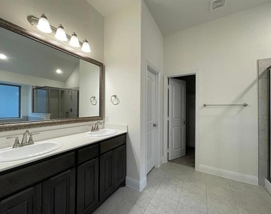 3016 Bobcat Drive - Photo Thumbnail 12