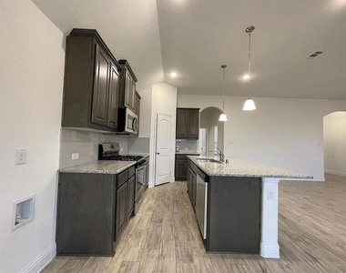 3016 Bobcat Drive - Photo Thumbnail 6