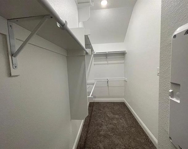 3016 Bobcat Drive - Photo Thumbnail 15