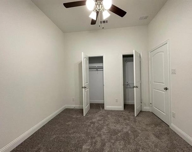 3016 Bobcat Drive - Photo Thumbnail 10