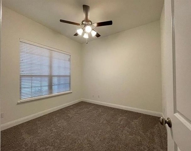 3016 Bobcat Drive - Photo Thumbnail 16