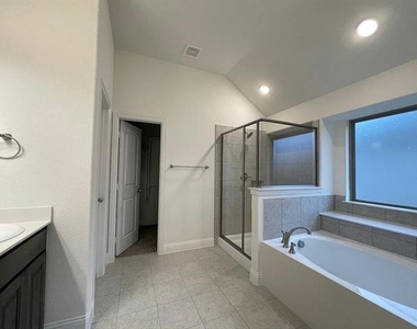 3016 Bobcat Drive - Photo Thumbnail 19