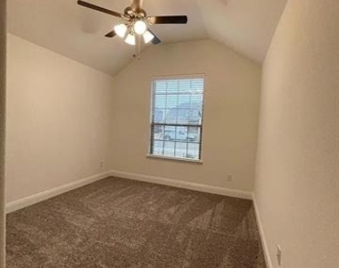 3016 Bobcat Drive - Photo Thumbnail 17