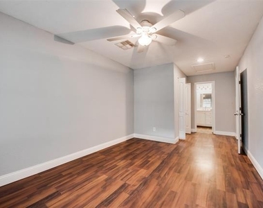 219 Red Wing Drive - Photo Thumbnail 12