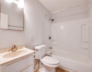 219 Red Wing Drive - Photo Thumbnail 8