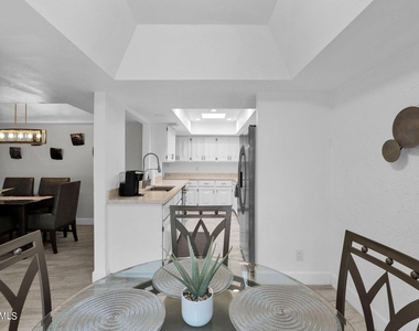 7537 N Via Camello Del Sur -- - Photo Thumbnail 10