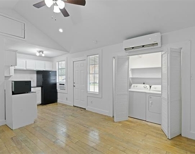 820 W 10th Street - Photo Thumbnail 10