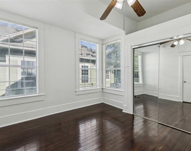 820 W 10th Street - Photo Thumbnail 9