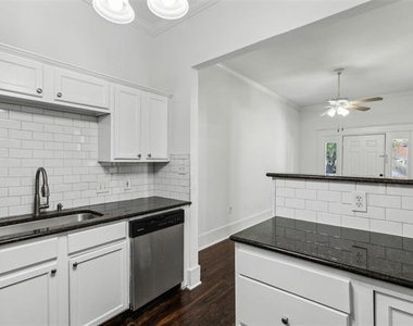 820 W 10th Street - Photo Thumbnail 3