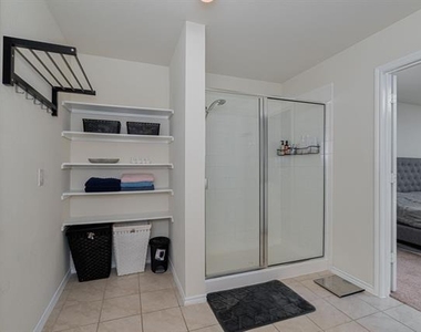 905 Amber Street - Photo Thumbnail 6