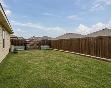905 Amber Street - Photo Thumbnail 13