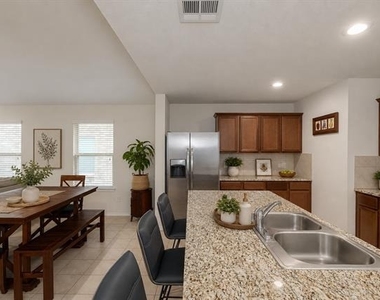 905 Amber Street - Photo Thumbnail 4