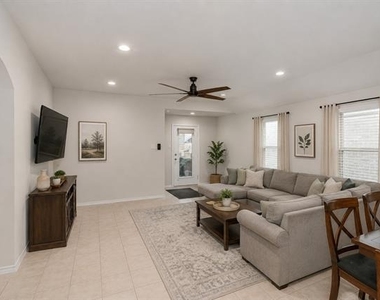 905 Amber Street - Photo Thumbnail 2