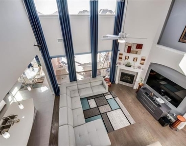 7207 Arches Avenue - Photo Thumbnail 3