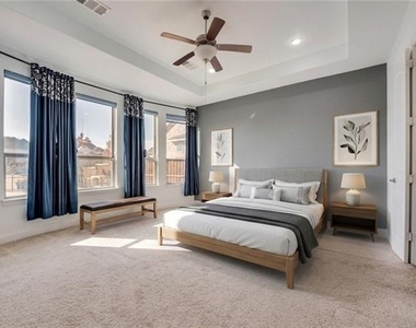 7207 Arches Avenue - Photo Thumbnail 7