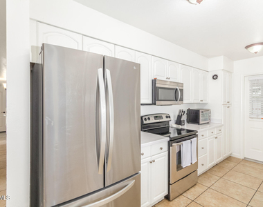 3312 S Ventura Drive - Photo Thumbnail 4