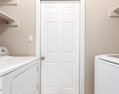 3613 S Kenneth Place - Photo Thumbnail 7