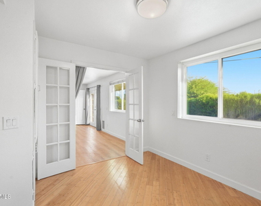 919 E La Jolla Drive - Photo Thumbnail 13
