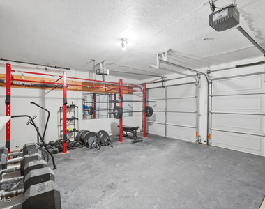 919 E La Jolla Drive - Photo Thumbnail 16