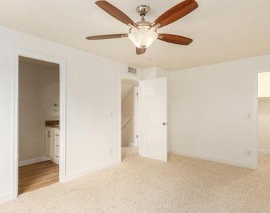 919 E La Jolla Drive - Photo Thumbnail 6