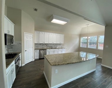 5668 Imperial Meadow Drive - Photo Thumbnail 5