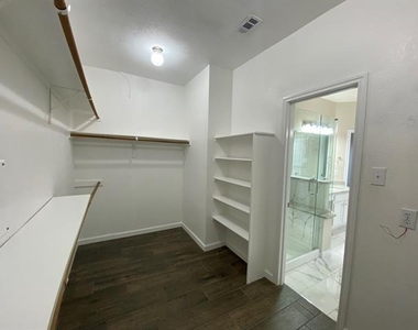 5668 Imperial Meadow Drive - Photo Thumbnail 17