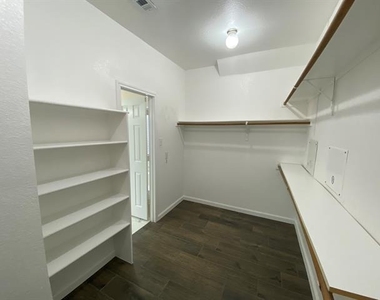 5668 Imperial Meadow Drive - Photo Thumbnail 18