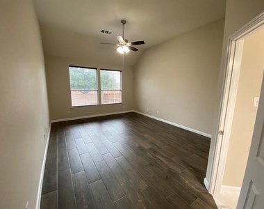 5668 Imperial Meadow Drive - Photo Thumbnail 14