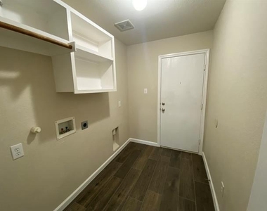 5668 Imperial Meadow Drive - Photo Thumbnail 25