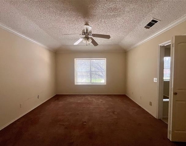 304 Trees Drive - Photo Thumbnail 15