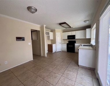 304 Trees Drive - Photo Thumbnail 5