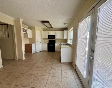 304 Trees Drive - Photo Thumbnail 4