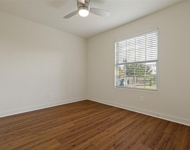 7217 Denton Drive - Photo Thumbnail 13