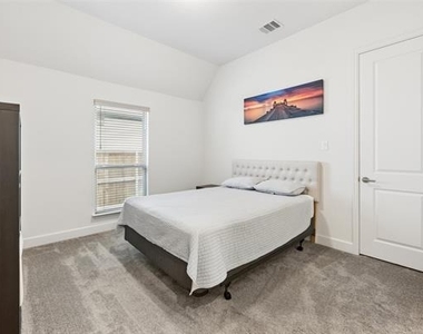 2194 Cloverfern Way - Photo Thumbnail 29
