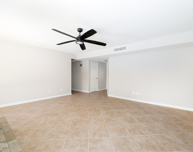 8643 E Palo Verde Drive - Photo Thumbnail 6