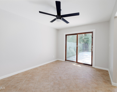 8643 E Palo Verde Drive - Photo Thumbnail 7