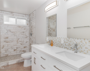 8643 E Palo Verde Drive - Photo Thumbnail 9