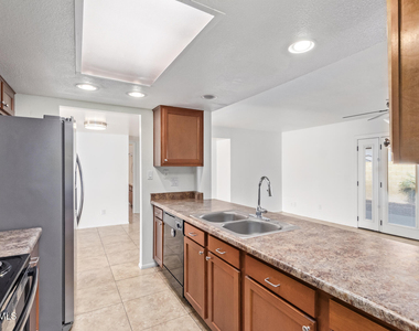3929 S Pine Street - Photo Thumbnail 4