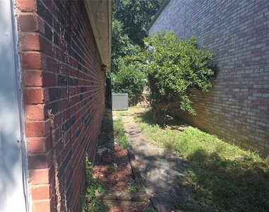 1717 Creekbend Drive - Photo Thumbnail 8