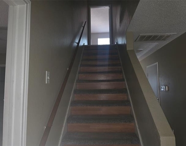 1717 Creekbend Drive - Photo Thumbnail 7