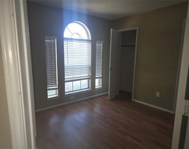1717 Creekbend Drive - Photo Thumbnail 1