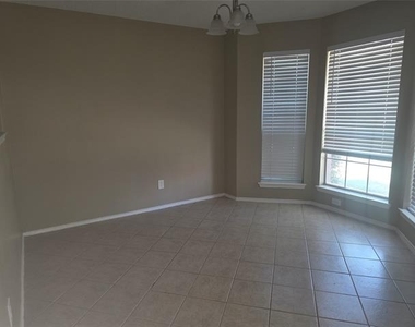 1717 Creekbend Drive - Photo Thumbnail 6