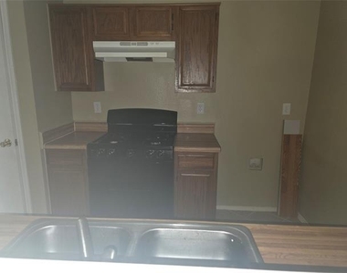 1717 Creekbend Drive - Photo Thumbnail 3