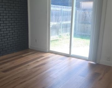 2715 Westgate Drive - Photo Thumbnail 2