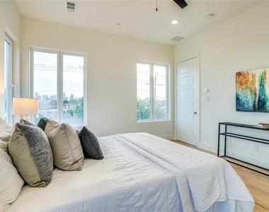 1612 Bennett Avenue - Photo Thumbnail 16