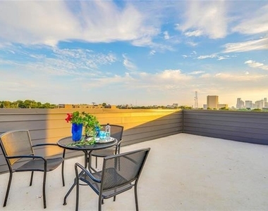 1612 Bennett Avenue - Photo Thumbnail 3