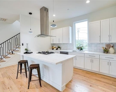 1612 Bennett Avenue - Photo Thumbnail 10