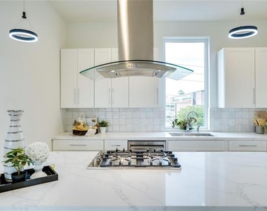 1612 Bennett Avenue - Photo Thumbnail 5